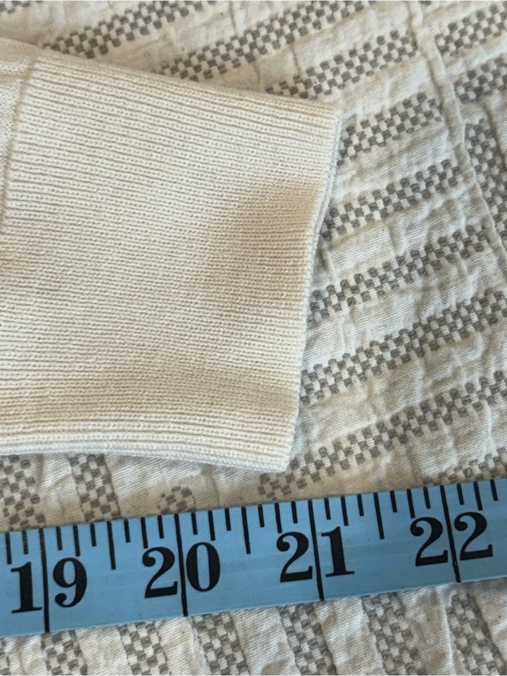 Uniqlo - 100% Wool - Cream - Lightweight Sweater - Unisex - Size Medium - Picture 8 of 10
